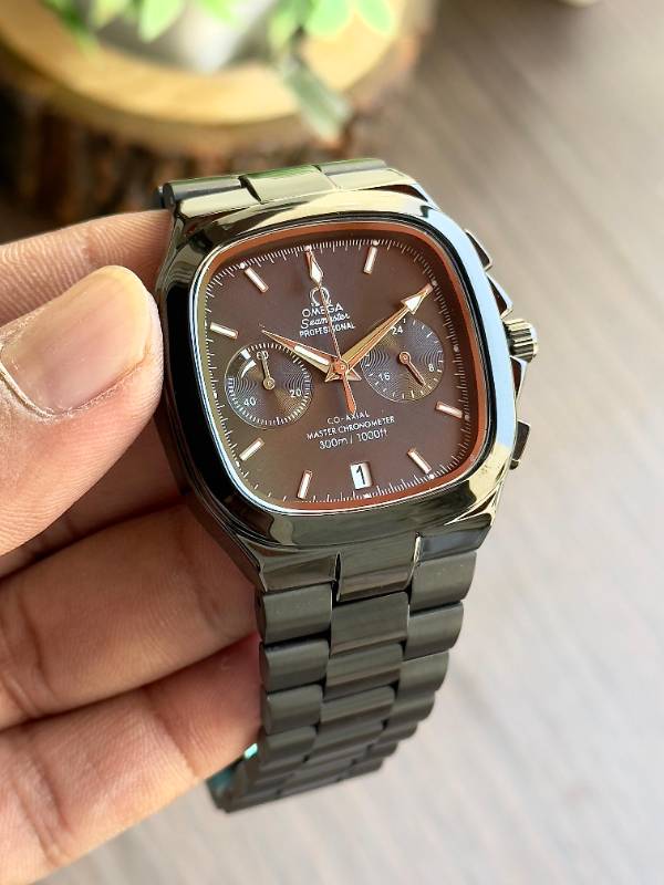 The Omega Seamaster Professional in this sleek black finish exudes modern elegance and timeless craftsmanship