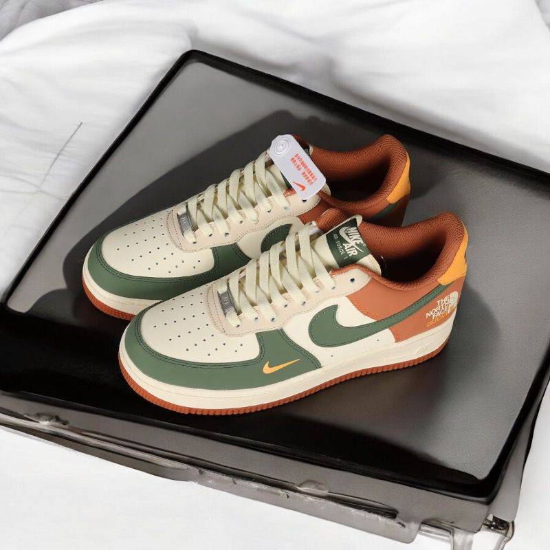 NIKE AIRFORCE NORTH FACE

GUCCI