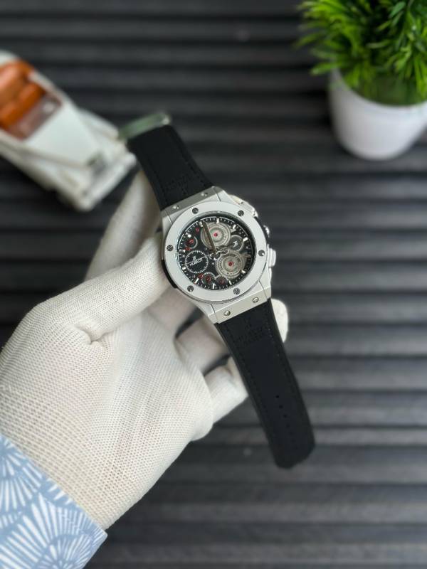 MODEL HUBLOT