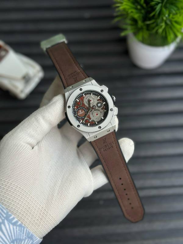 MODEL HUBLOT