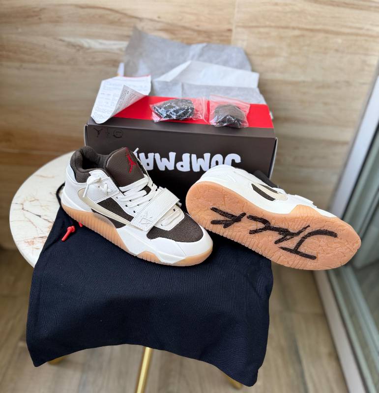 AIR JORDAN JUMPMAN JACK

TR TRAVIS SCOTT SAIL