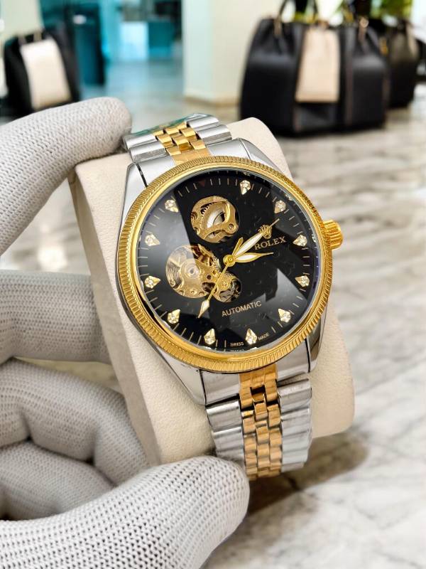 AN AUTOMATIC MECHANISM IN STEEL LUXURY BELT