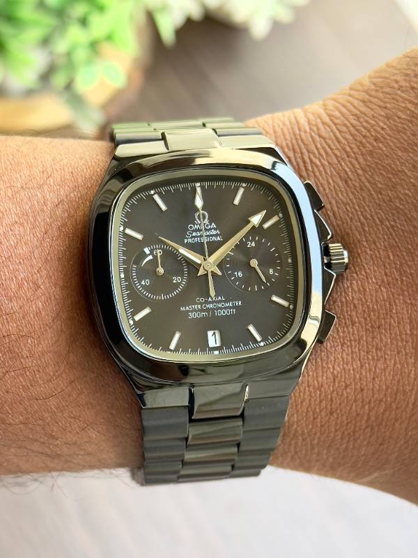 The Omega Seamaster Professional in this sleek black finish exudes modern elegance and timeless craftsmanship