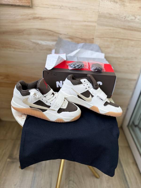 AIR JORDAN JUMPMAN JACK

TR TRAVIS SCOTT SAIL