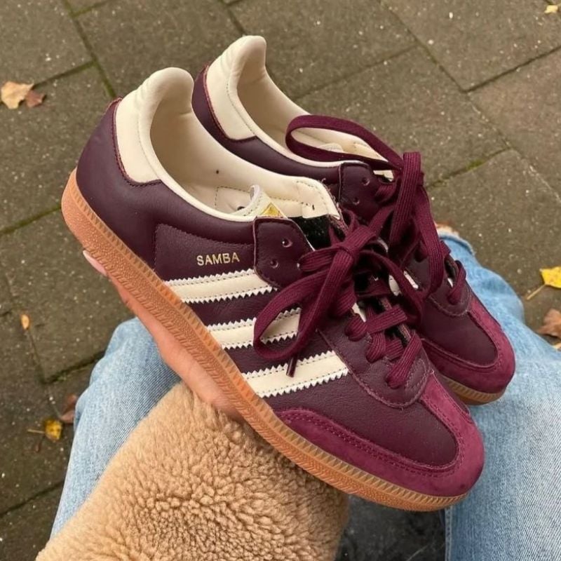 ADIDAS SAMBA MAROON

EXTRA LACE &

WITH OG BOX

KEYCHAIN