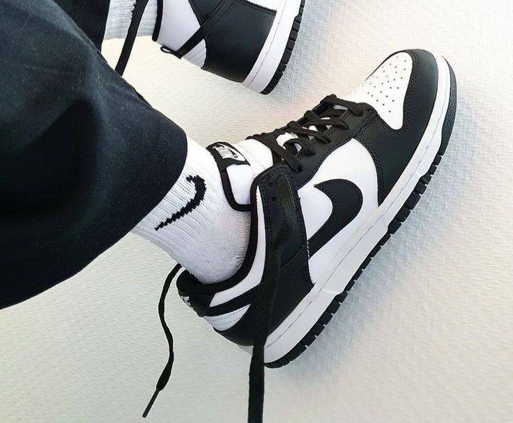 NIKE SB DUNK PANDA