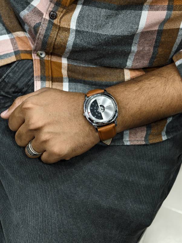 V9 COLLECTION WATCH