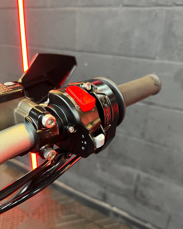 PREMIUM REPLICA - SUR-RON ULTRA BEE T EDITION