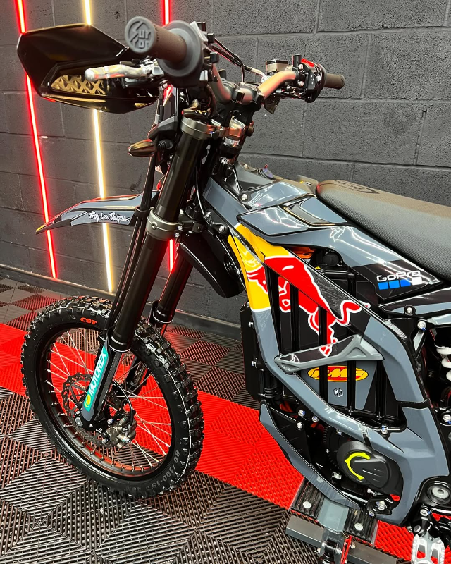 PREMIUM REPLICA - SUR-RON ULTRA BEE RED BULL EDITION