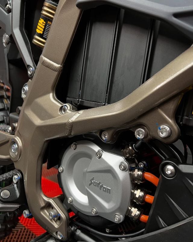 PREMIUM REPLICA - SUR-RON ULTRA BEE X HP