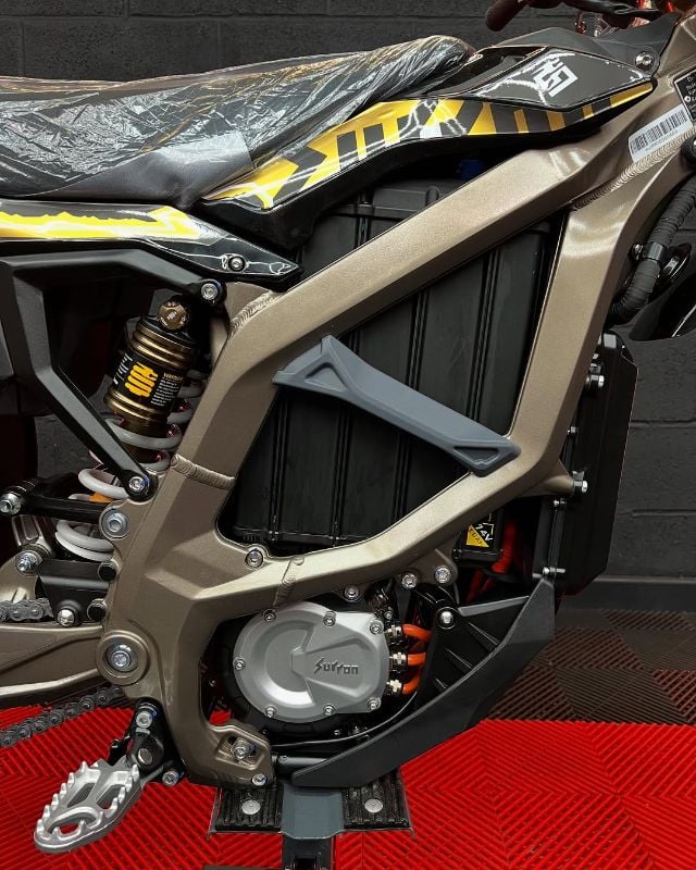 PREMIUM REPLICA - SUR-RON ULTRA BEE X HP