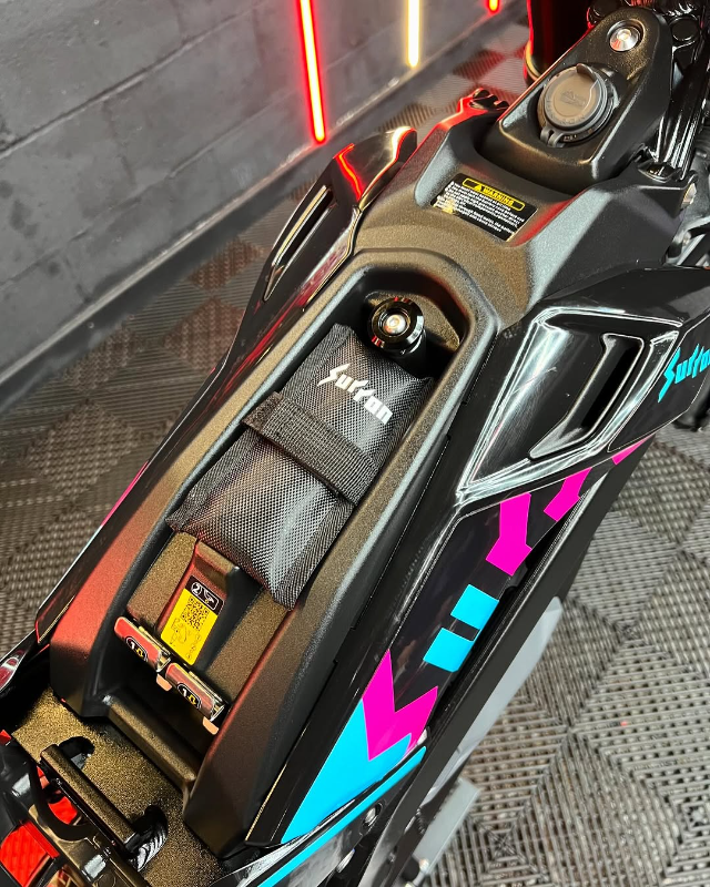 PREMIUM REPLICA - SUR-RON ULTRA BEE T EDITION