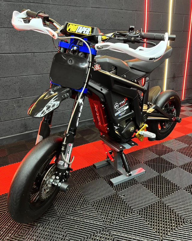 PREMIUM REPLICA - TALARIA STING PIT EDITION