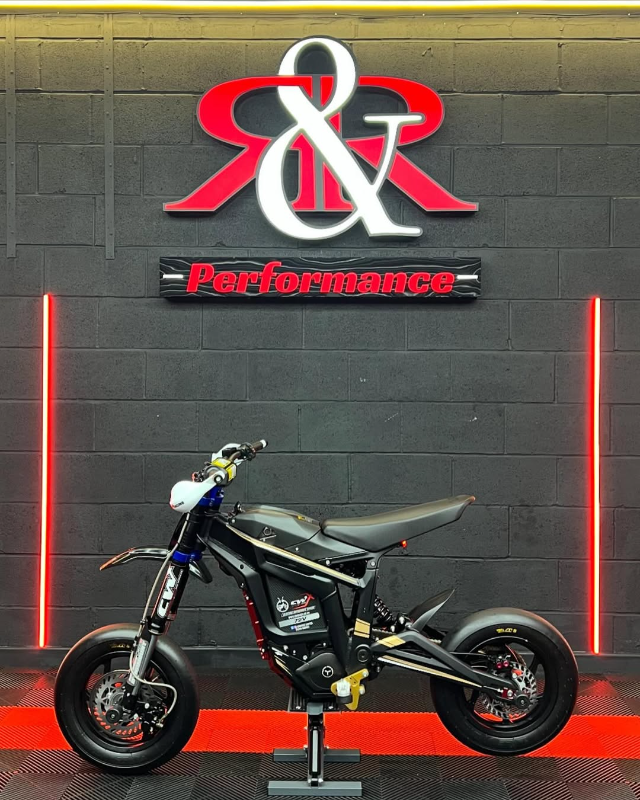 PREMIUM REPLICA - TALARIA STING PIT EDITION