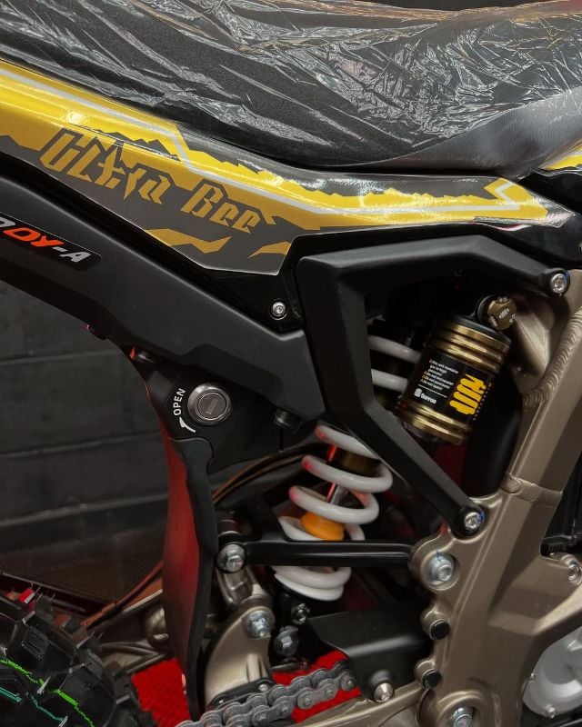 PREMIUM REPLICA - SUR-RON ULTRA BEE X HP