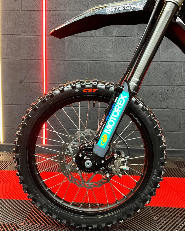 PREMIUM REPLICA - SUR-RON ULTRA BEE RED BULL EDITION