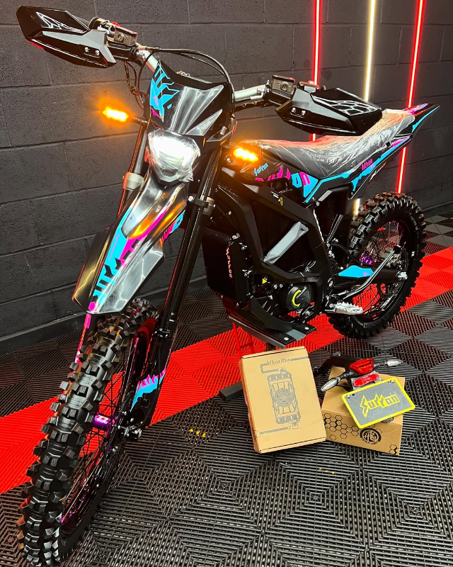 PREMIUM REPLICA - SUR-RON ULTRA BEE T EDITION