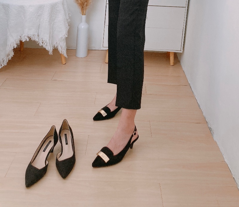 金飾後鉤高踭鞋