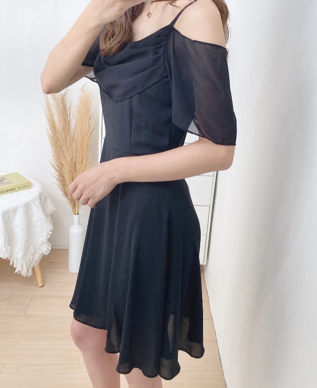 垂袖海浪吊帶裙