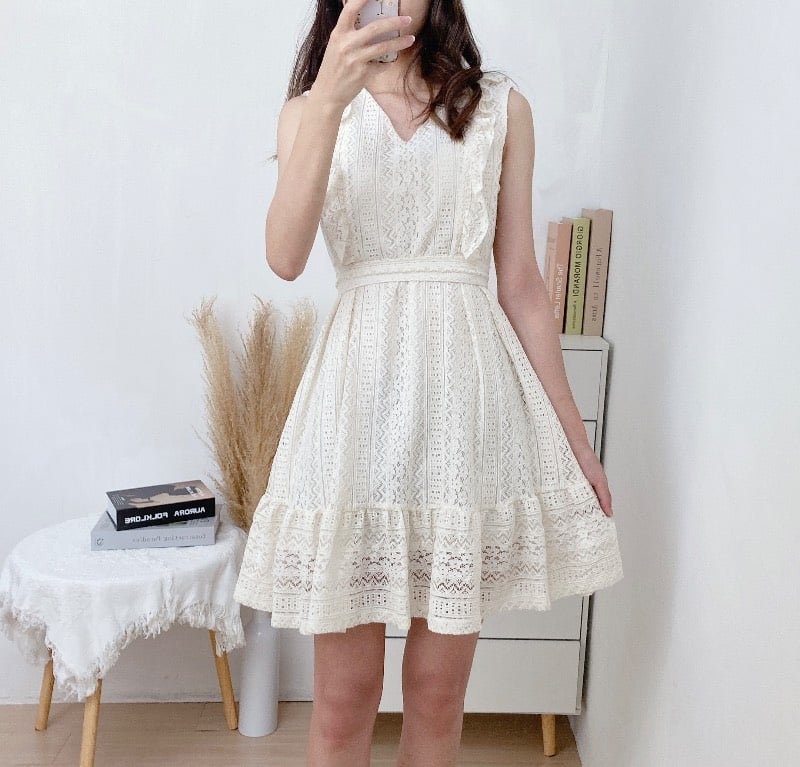 鏤花雙排荷葉邊綁帶連身裙