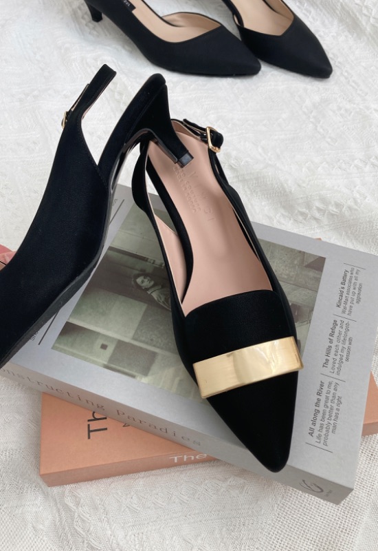 金飾後鉤高踭鞋