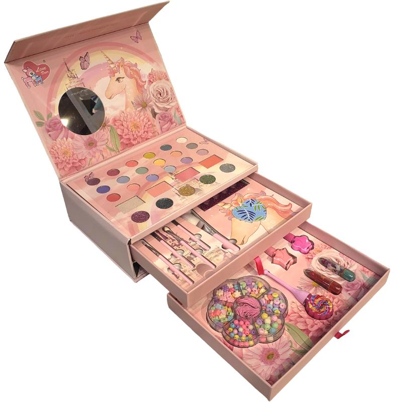 (LD6137) Makeuo Set. Box.