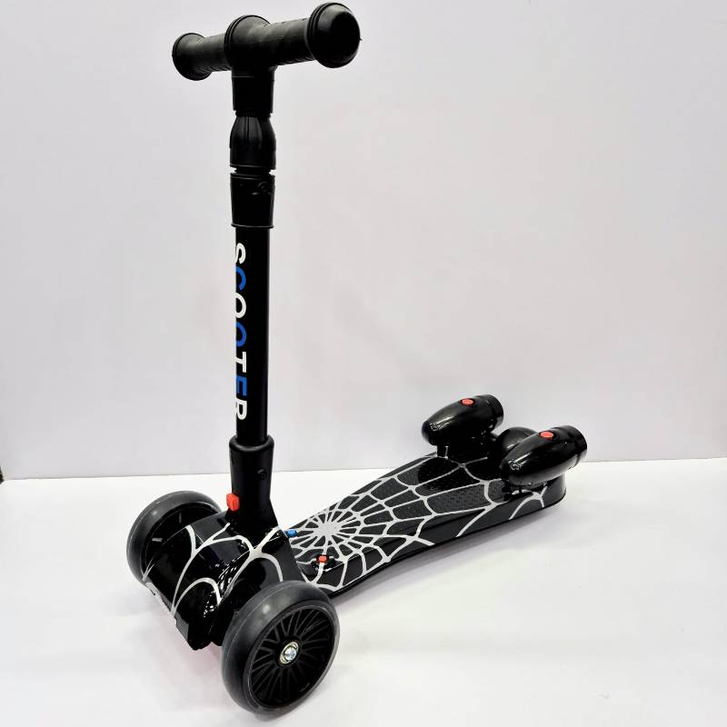 (693) 3-wheel kids Scooty