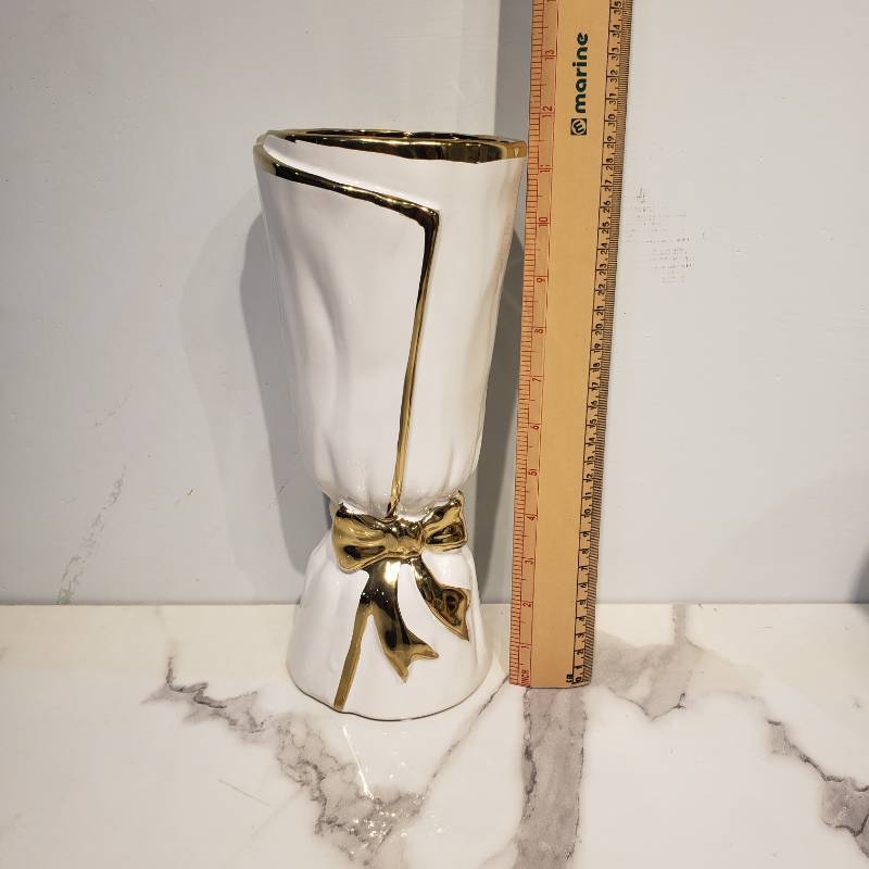 (TPM-715-B) Vase NC 25-34-B