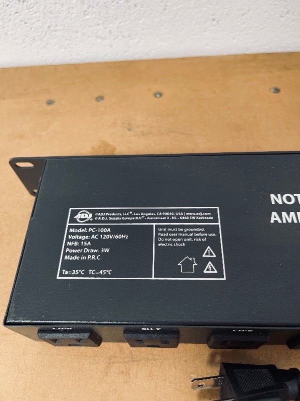 ADJ - PC100A 8-Switch Rackmount Power Center