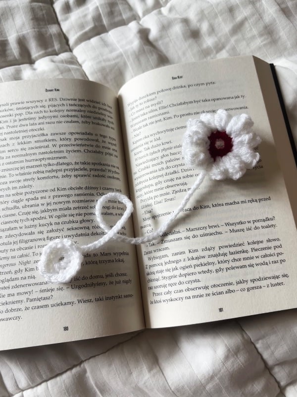 Marque-page blanc en forme de fleur