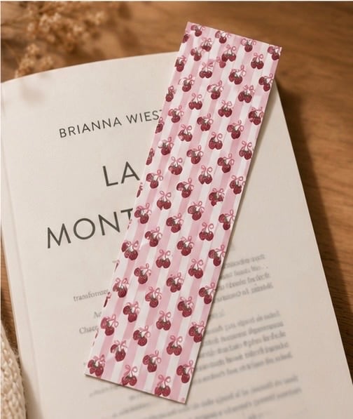 Marque-page rose avec motifs