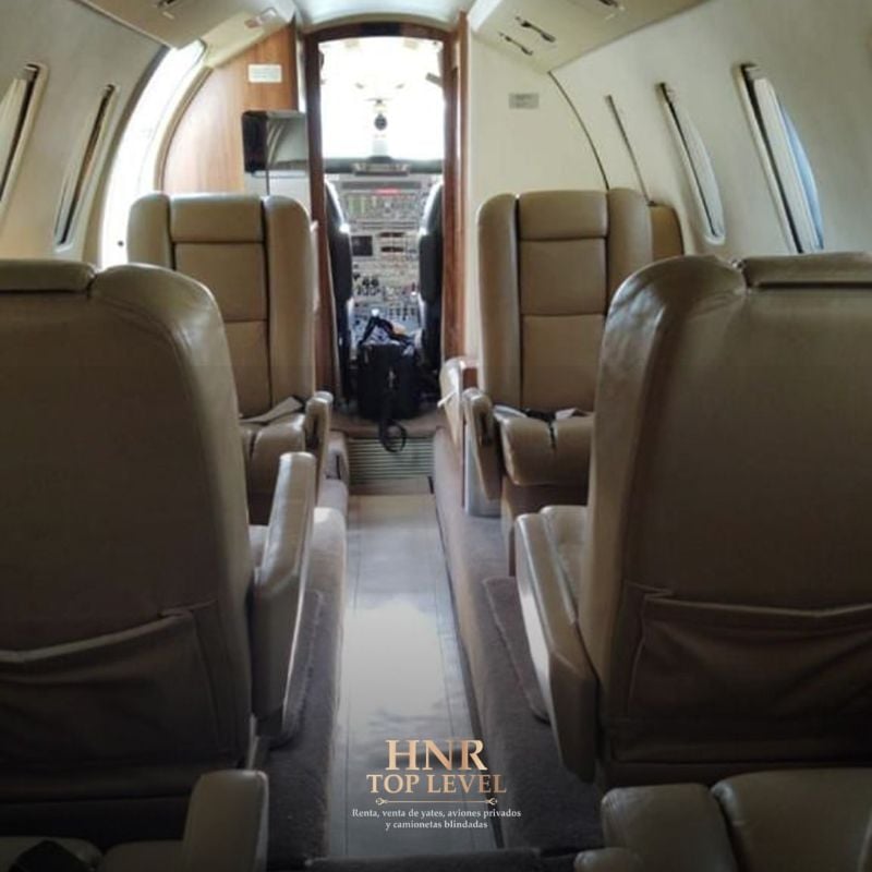 Hawker 700