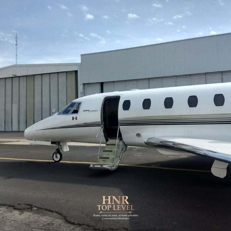 Hawker 700