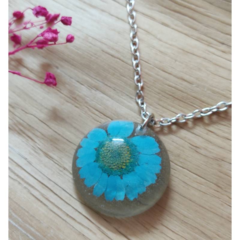Real Blue Daisy Cabochon
