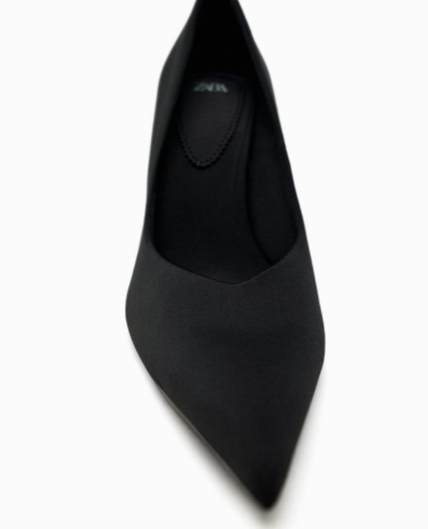 Heeled shoes with pointed  toe