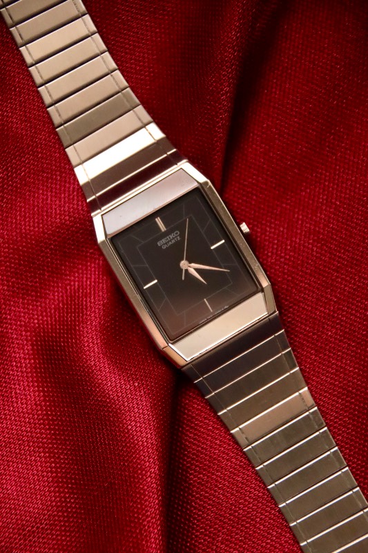 Seiko Quartz 8223-8000 Integrated Bracelet Tank VIntage Watch