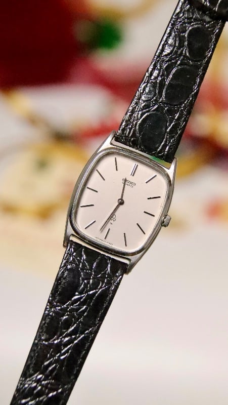 Seiko Quartz Tonneau-Shaped Silver-Tone Vintage Watch