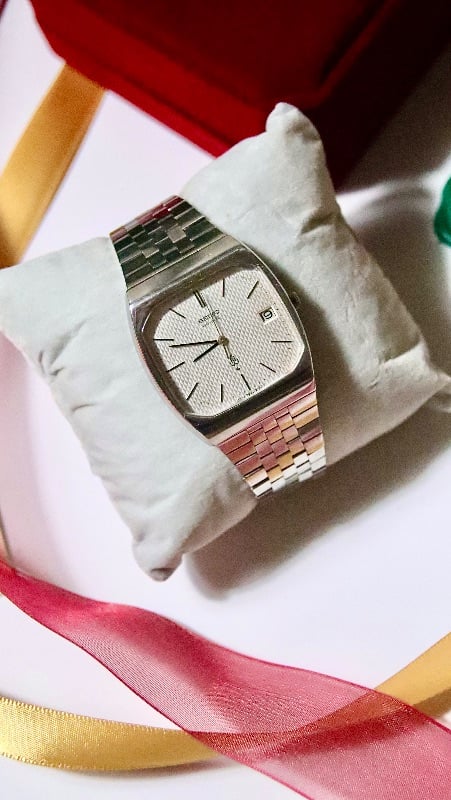 Seiko Geometric Waffle Quartz Vintage Watch