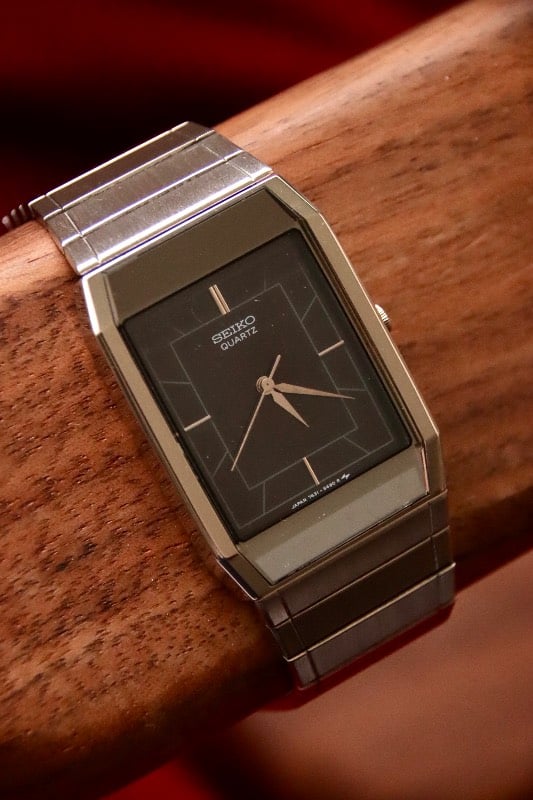 Seiko Quartz 8223-8000 Integrated Bracelet Tank VIntage Watch