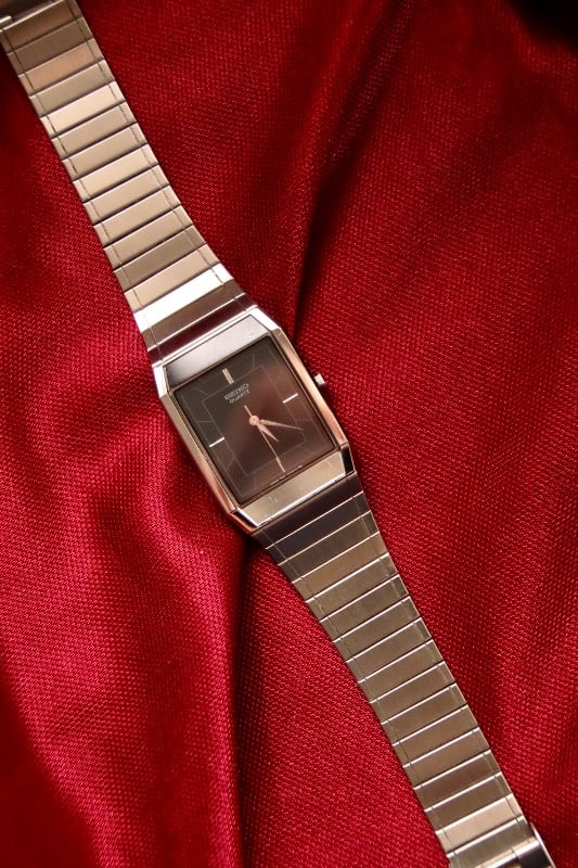 Seiko Quartz 8223-8000 Integrated Bracelet Tank VIntage Watch
