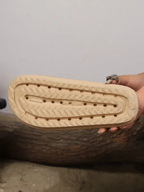 Women's Thick Sole Non-Slip Comfortably Soft and Cushy Slip-Ons, Colourful Reptile Skin Pattern