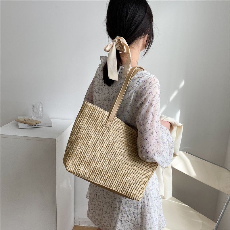 Women's large capacity tote bag