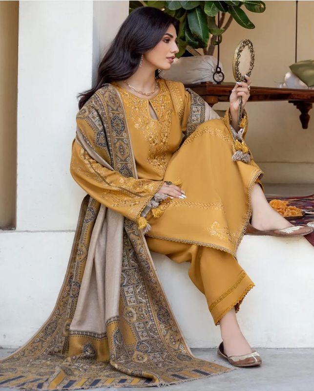 Women 3Pcs Unstiched Suit