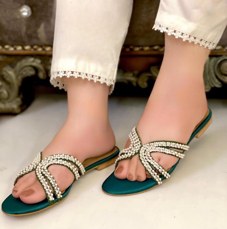 Women casual embroided shoes