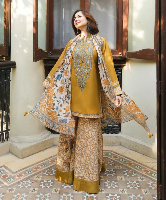 3 pics Women's unstitched embroidered suit